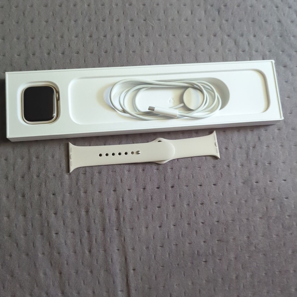 Apple Watch Series 8 45mm Starlight Aluminum Case with Starlight Sport Band